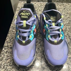 Women’s Nike- size 7.5 in used condition.